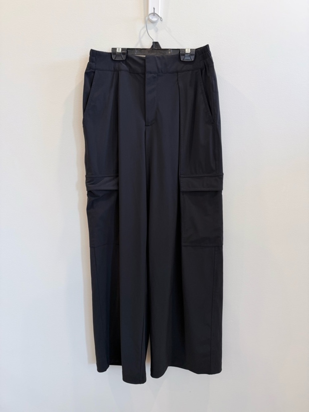 Athleta Pinnacle High Rise Cargo Trouser Black Size 10 Athleisure Goth